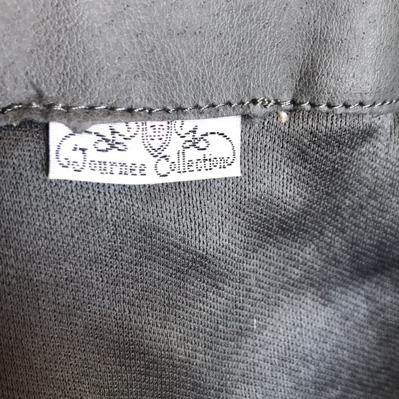 Journee Collection, gray faux leather, rounded toe, zip up heeled boots size 8 - Picture 5 of 12